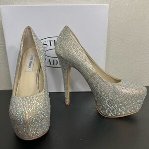 Steve Madden DEEVAA Champagne Glittery platform heels Size 9